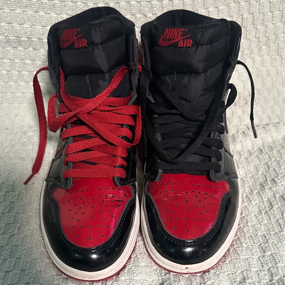 Nike High-Top Sneakers in Red and Black
